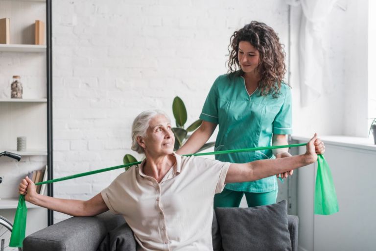 Stretching anziani, consigli per praticarlo correttamente