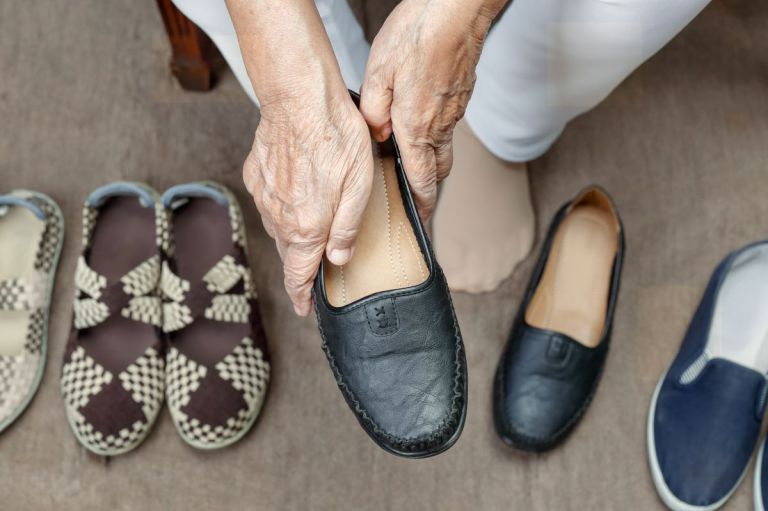 Scarpe per anziani, consigli per scegliere le migliori